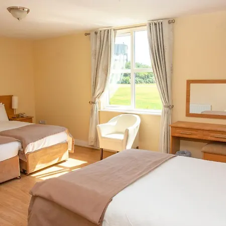 Nyaraló Knightsbrook Courtyard *