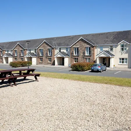 Knightsbrook Courtyard