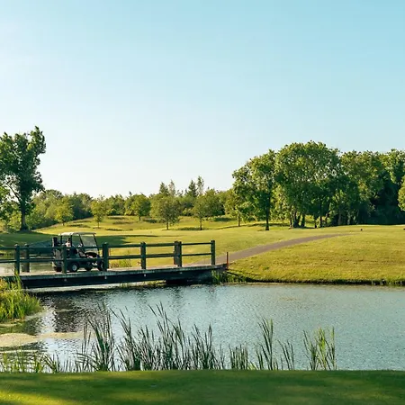 Knightsbrook Courtyard * تريم