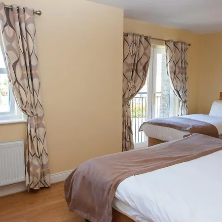 بيت للعطل Knightsbrook Courtyard