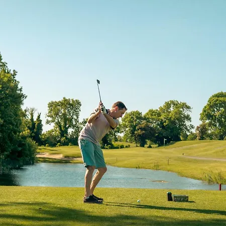 Knightsbrook Courtyard تريم