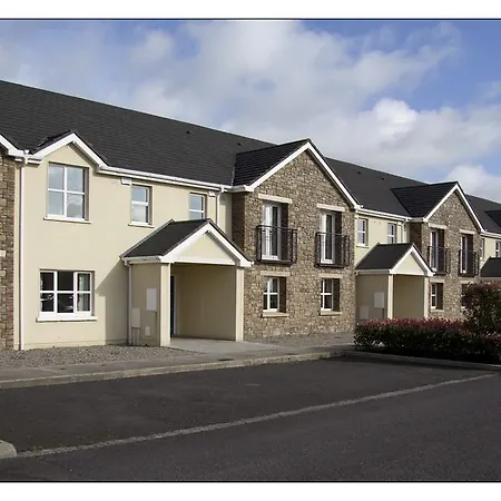 بيت للعطل Knightsbrook Courtyard