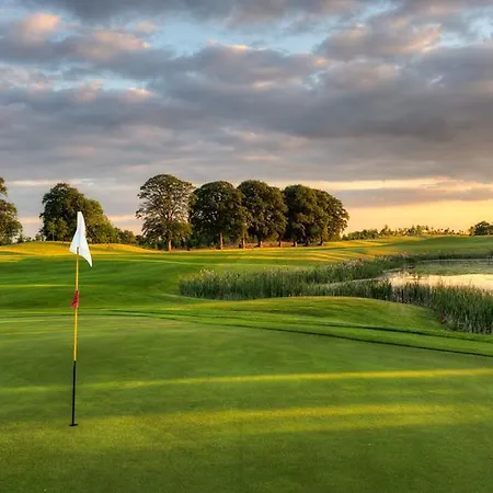 Knightsbrook Courtyard