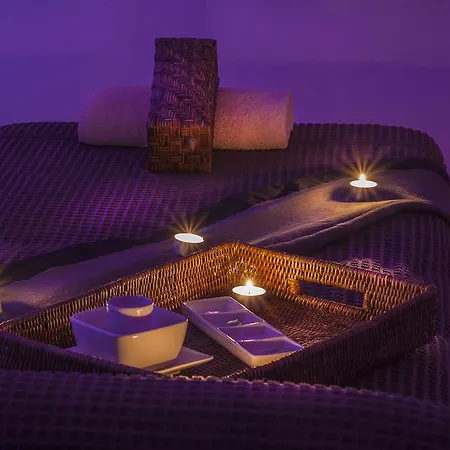 Knightsbrook Courtyard * Trim