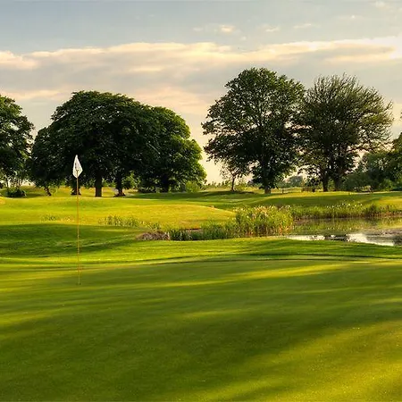 Knightsbrook Courtyard *