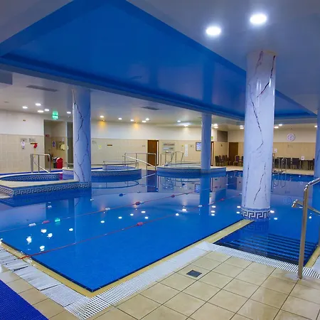 Nyaraló Knightsbrook Courtyard