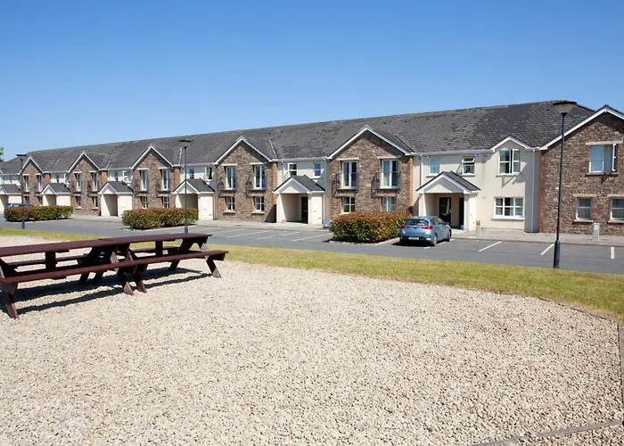 Knightsbrook Courtyard