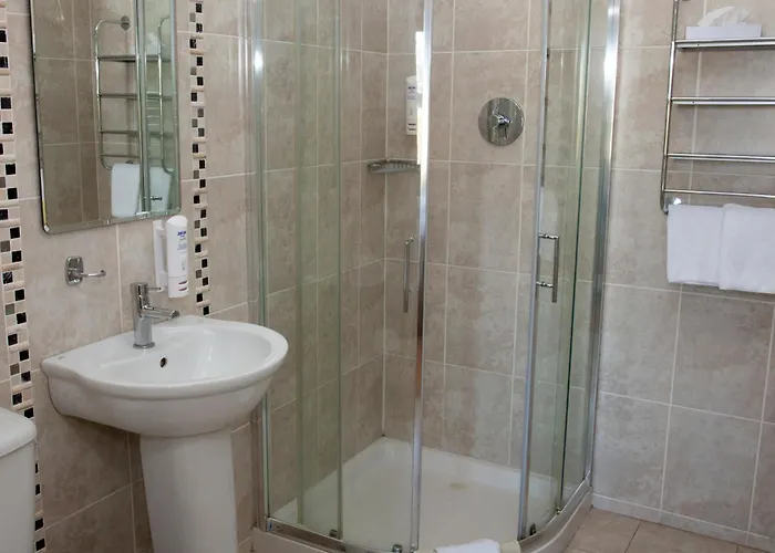 Knightsbrook Courtyard Трим