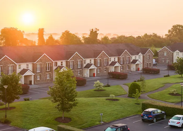 Knightsbrook Courtyard *