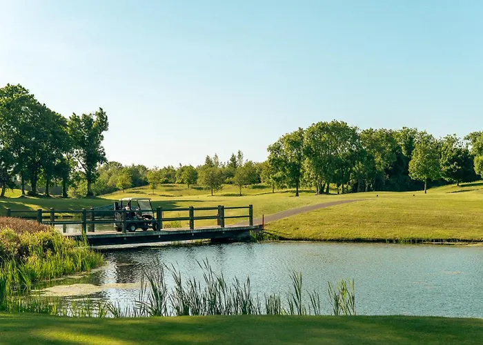 Knightsbrook Courtyard * Trim