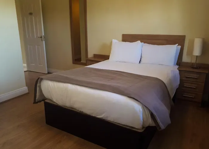 Knightsbrook Courtyard *